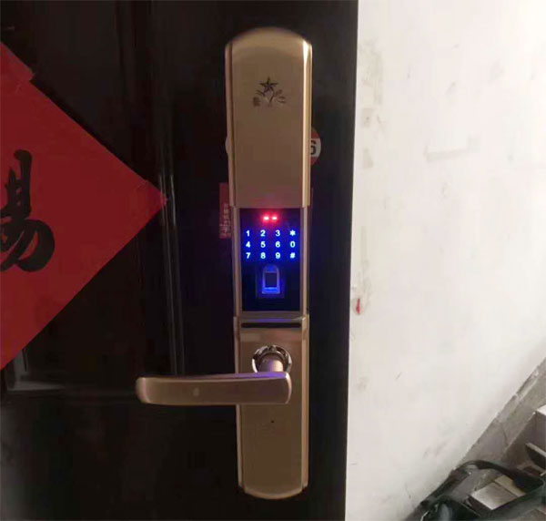 安装指纹锁用什么工具