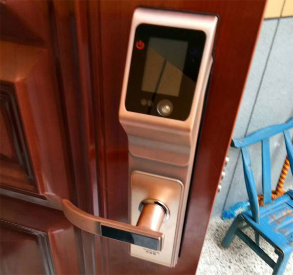 推拉式指纹锁怎么安装